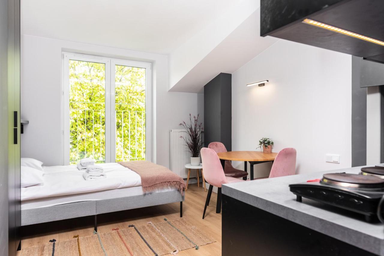 Smart Apartments - Old Town & Main Train Station - By Upstairs Cracovie Extérieur photo
