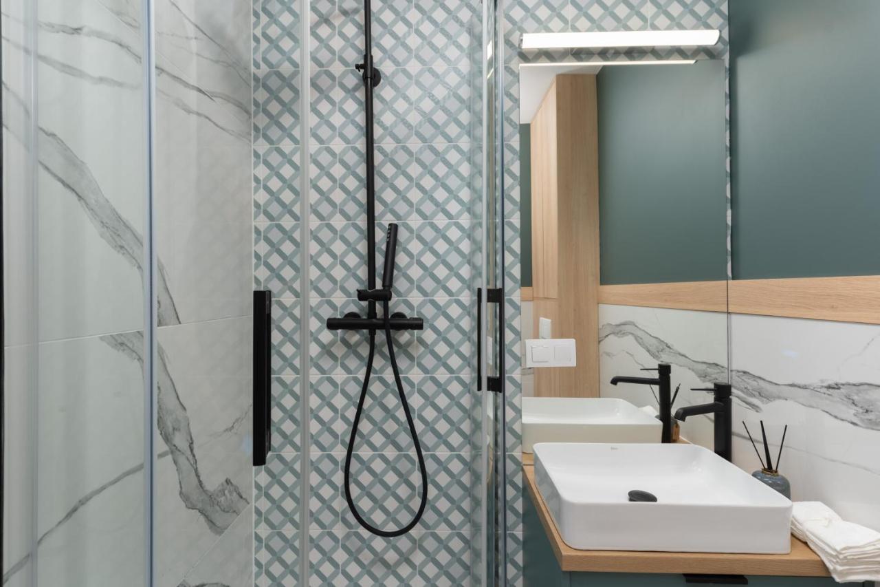 Smart Apartments - Old Town & Main Train Station - By Upstairs Cracovie Extérieur photo